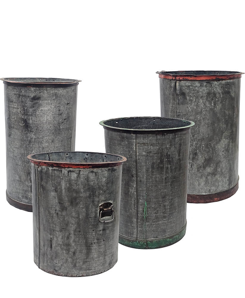 Gamle vandtønder i jern