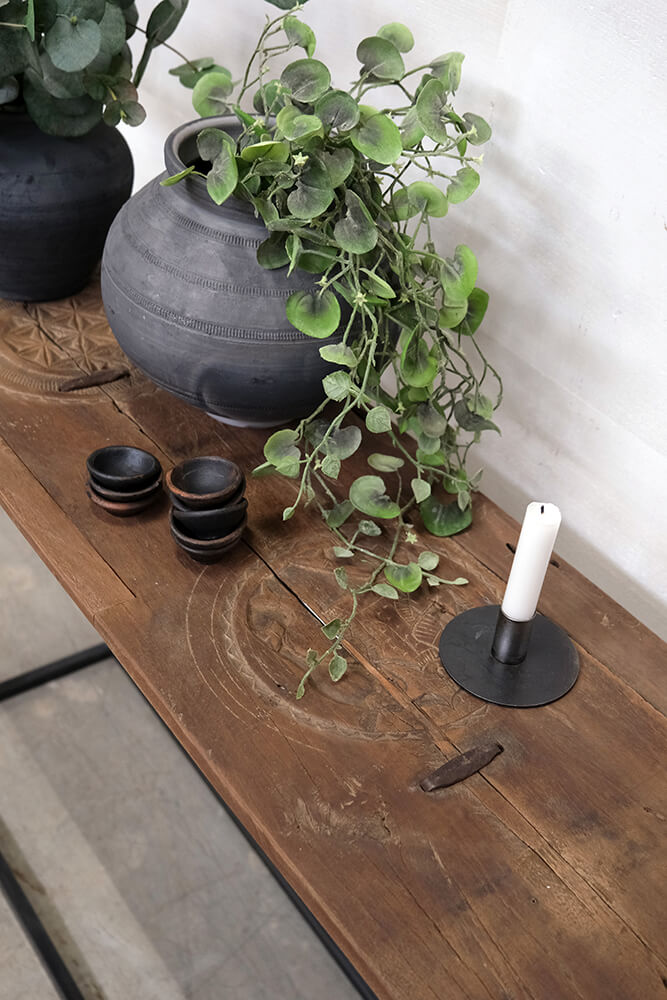 Konsolbord med udskæringer