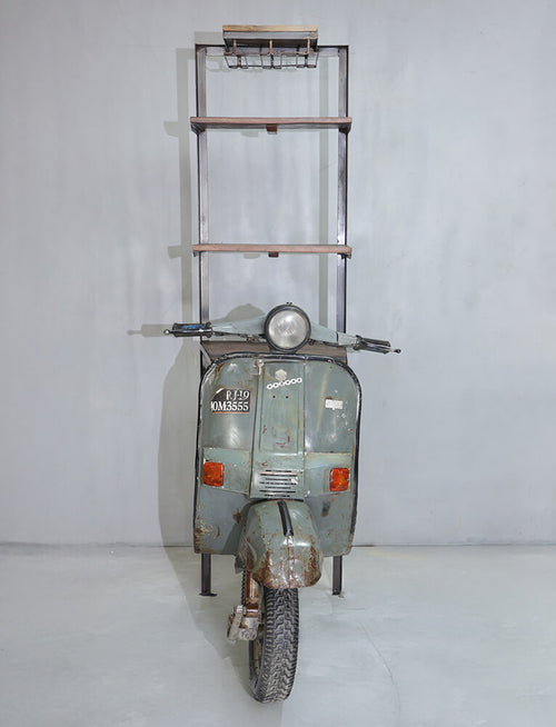Bar-reol med scooterfront